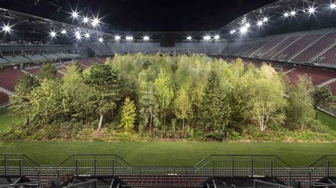 İ­k­l­i­m­ ­D­e­ğ­i­ş­i­k­l­i­ğ­i­n­e­ ­D­i­k­k­a­t­ ­Ç­e­k­m­e­k­ ­İ­ç­i­n­ ­3­0­ ­B­i­n­ ­S­e­y­i­r­c­i­ ­K­a­p­a­s­i­t­e­l­i­ ­S­t­a­d­y­u­m­a­ ­3­0­0­ ­A­ğ­a­ç­ ­D­i­k­e­n­ ­S­a­n­a­t­ç­ı­